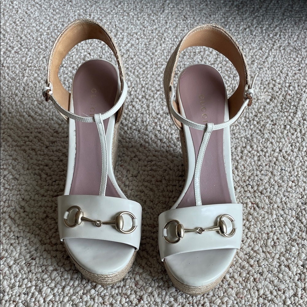 Gucci Chic White Sandals with Gold Accents